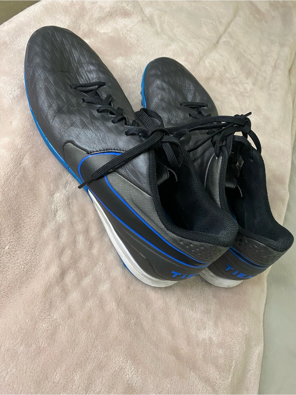 Nike Tiempo Soccer Cleats Mens Shoes Size 11.5